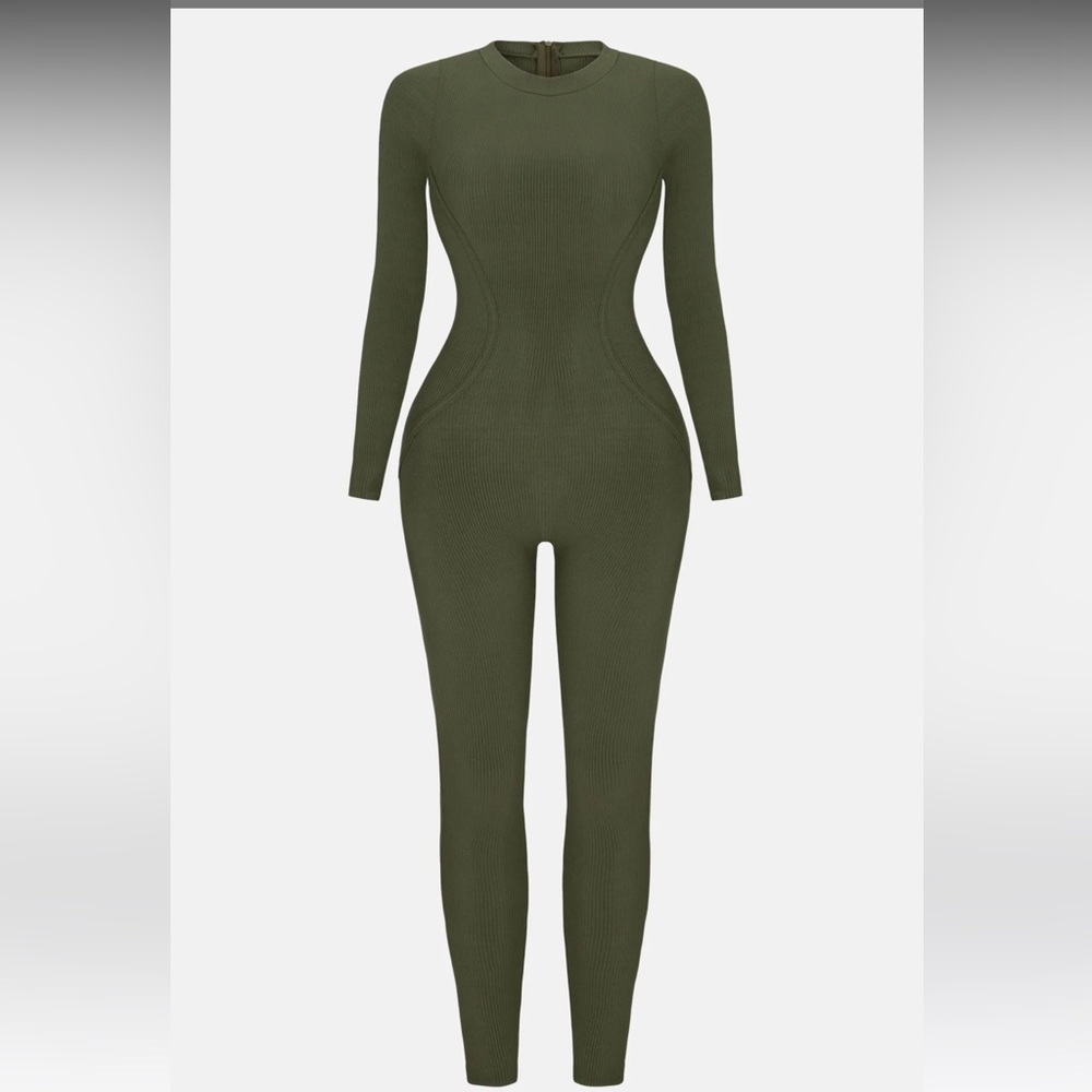 Fashion nova snatched jumpsuit- L